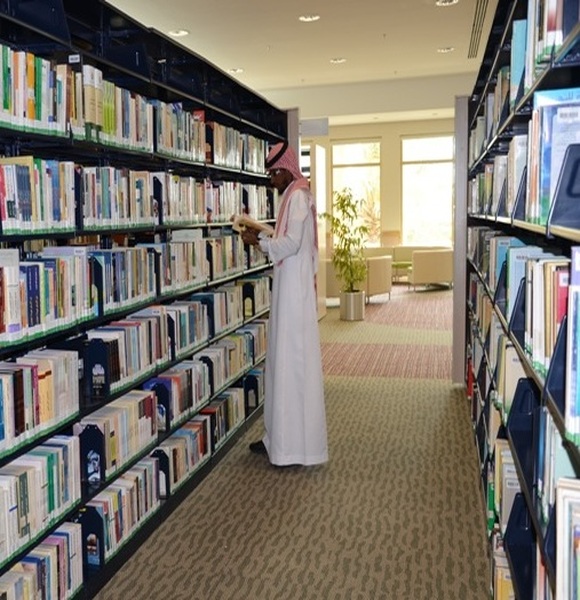 المكتبه الكتب في كم عدد في المكتبة